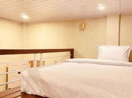 Rejoss Stay & Aesthetic Coffee, homestay in Medan