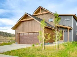 Private Hot Tub and Patio Granby Mtn Retreat!