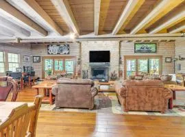 Ellijay Getaway Fire Pit and Hot Tub