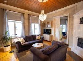 Large, quiet and centrally located apartment