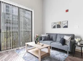 Urban Chic meets Comfort 2BR with Pool