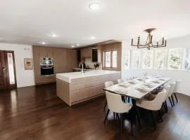 Alpine 5BR Chalet 6 min Away to SKI