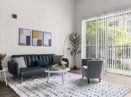 City Chic Modern 1Bedroom Fully Furnished Condo, hotel v destinaci Birmingham