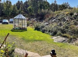 4 person holiday home in HUDDINGE-By Traum, hotel em Huddinge