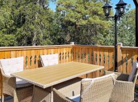 4 person holiday home in HUDDINGE-By Traum, hotel i Huddinge