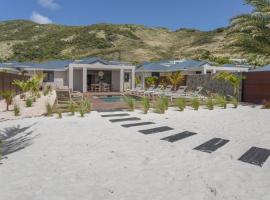 Villa Paradise 5, feet in the water, hotel v destinaci Cul de Sac