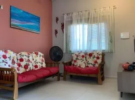 Venha aproveitar o litoral de Peruíbe em apartamento aconchegante ( apartamento primeiro andar)