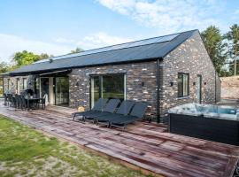 Beautiful Home In Hadsund With Sauna, hotel in Hadsund