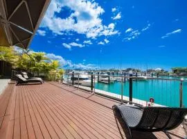 Airlie Beach Marina-Front Luxury at 10 The Cove