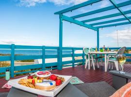 Blue View - UNINTERRUPTED OCEAN VIEWS FOR MILES, hotelli kohteessa Guilderton