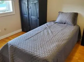 Le1226-Private Room 8 with Free WIFI and Parking