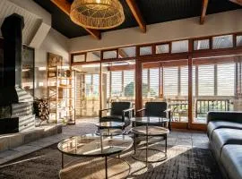 Avemore Manor House wood fired hot tub magical views and full Backup power
