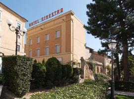 Hotel Ristorante La Ginestra, ξενοδοχείο σε Recanati