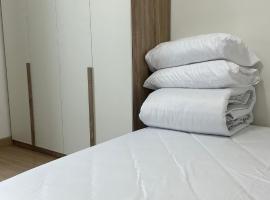 ไนซ์สเตย์ เฮาส์ แอทคลองสาม รังสิต คลองหลวง ปทุมธานี Nice Stay House at Khlong Sam - Rangsit - Khlong Luang - Phathumthani Self Check-in เช็คอินด้วยตนเอง, Cama e caf&eacute; (B&B) em Ban Talat Rangsit