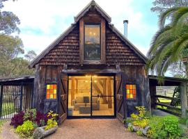 Cozy Barn, Farm stay, Watagans views, Rustic charm, hotell sihtkohas Quorrobolong