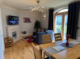2 Castle Hume Court Holiday House, hotel v destinaci Enniskillen