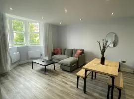 Luxury Square Flat - En-Suites - Luxury - 6 Guests