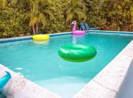 HOUSE WITH POOL and BBQ, 12 MIN to the BEACH
