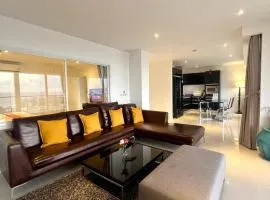 A11 Stunning Seaview 2brs 2baths karon City