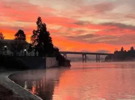 Lovely 1 bedroom condo on the Narrows