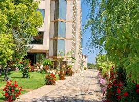 Hotel Different, hotel v destinaci Divjakë