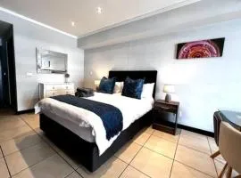 Icon NO LOAD SHEDDING Modern Studio - City