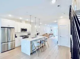 Luxurious 3BDR Penthouse with Private Rooftop Capitol and Monument Views Near Popular H Street Corridor Free Parking and Cancellation