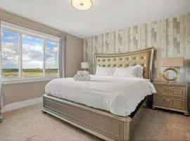 Large Detached Near Anthony Henday in Albany with 2 Living Rooms, Netflix, Office Space, AC, Perfect for Families, Sleeps 13