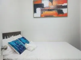 TriG Place AlmondDrive near SM Seaside with Wifi Netflix pool & parking