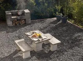 Avemore Hidden Haven - wood fired hot tub and full Backup power