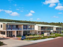 Canal Rocks Beachfront Apartments โรงแรมในยัลลิงอัพ