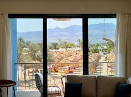 Luxury Apt with Private Beach In Ayla, hotell i Aqaba