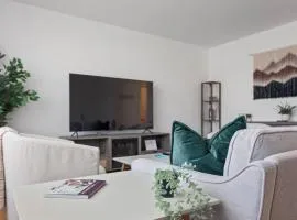 Cozy 2BR Near O Hare Free WiFi and Parking
