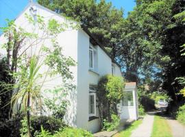 Beautiful Valley Cottage family dog frendly near sea Pixie Cottage Cornwall, hotel v destinaci Redruth