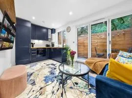 Modern 1 Bed Flat in Barnes near River Thames