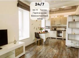 NEW TIME Нова простора квартира біля Центру. Окрема спальня + кухня-вітальня، فندق في ترنوبل