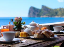 il Terrazzino sul Mare,holiday home ON THE BEACH in Sorrento Coast, hotell Massa Lubrenses