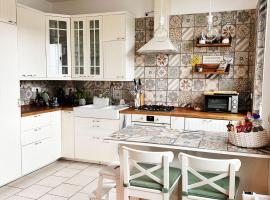 Messe Zimmer Hannover Laatzen, hotel with hot tubs in Hannover