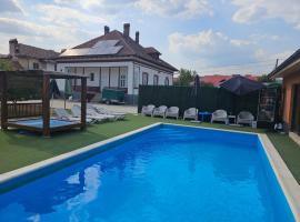 Conac Tigveni Pool & Spa Retreat, Hotel am Strand in Tigveni