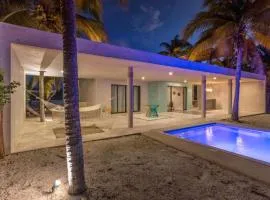 NUEVA - Casa frente al mar con alberca privada
