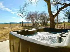 Guest Haus w Hot tub, Fire Pit & Vineyard Views