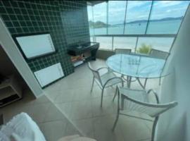 Ap pé na areia itapema frente mar, hotel in Itapema