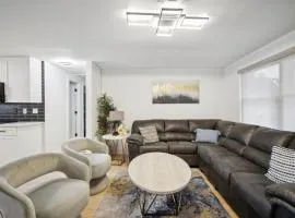 3Bd 2Ba House with Parking Laundry and Large Patio