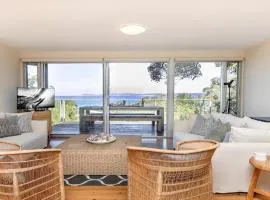 Ocean Views, Easy Walk To Beach and Bouddi National Park