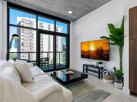 City Views! Luxury King bed gym pool HTub, Hotel in American Towers Condominium