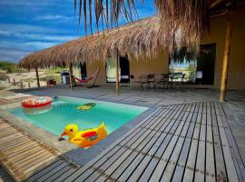 Hermosa Casa con Piscina y Playa Privada, caba&ntilde;a o casa de campo en San Mart&iacute;n