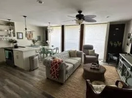 Valley Vibes and Beach Bliss Condo for Family Nomads