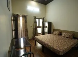 Room in Haldwani with private Kitchen & Bath