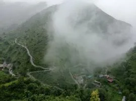 Icebergs Mussoorie - A Boutique stay and 24 hrs roof top cafe