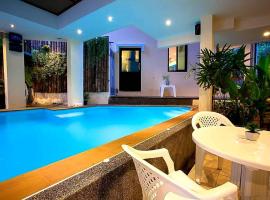 Royal Waves Hotel: Patong Plajı şehrinde bir otel